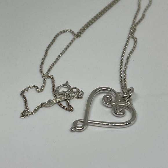 Tiffany & Co. Venezia Goldoni Heart Necklace - Picture 9 of 10